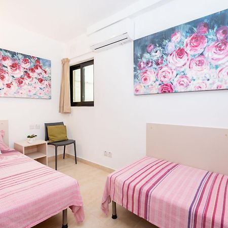 Islet Promenade Seafront Family Apartment With 2 Balconies By Getawaysmalta St. Paul's Bay Exterior foto