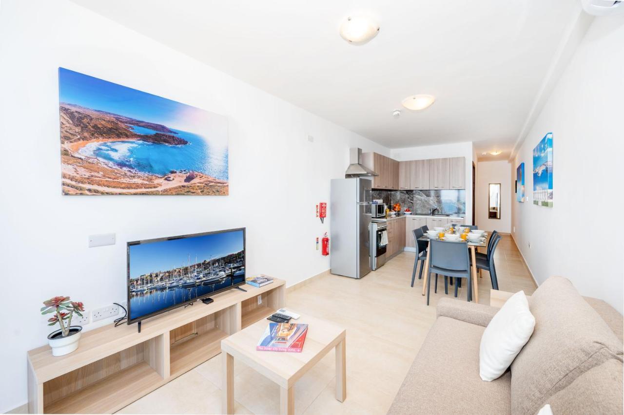 Islet Promenade Seafront Family Apartment With 2 Balconies By Getawaysmalta St. Paul's Bay Exterior foto