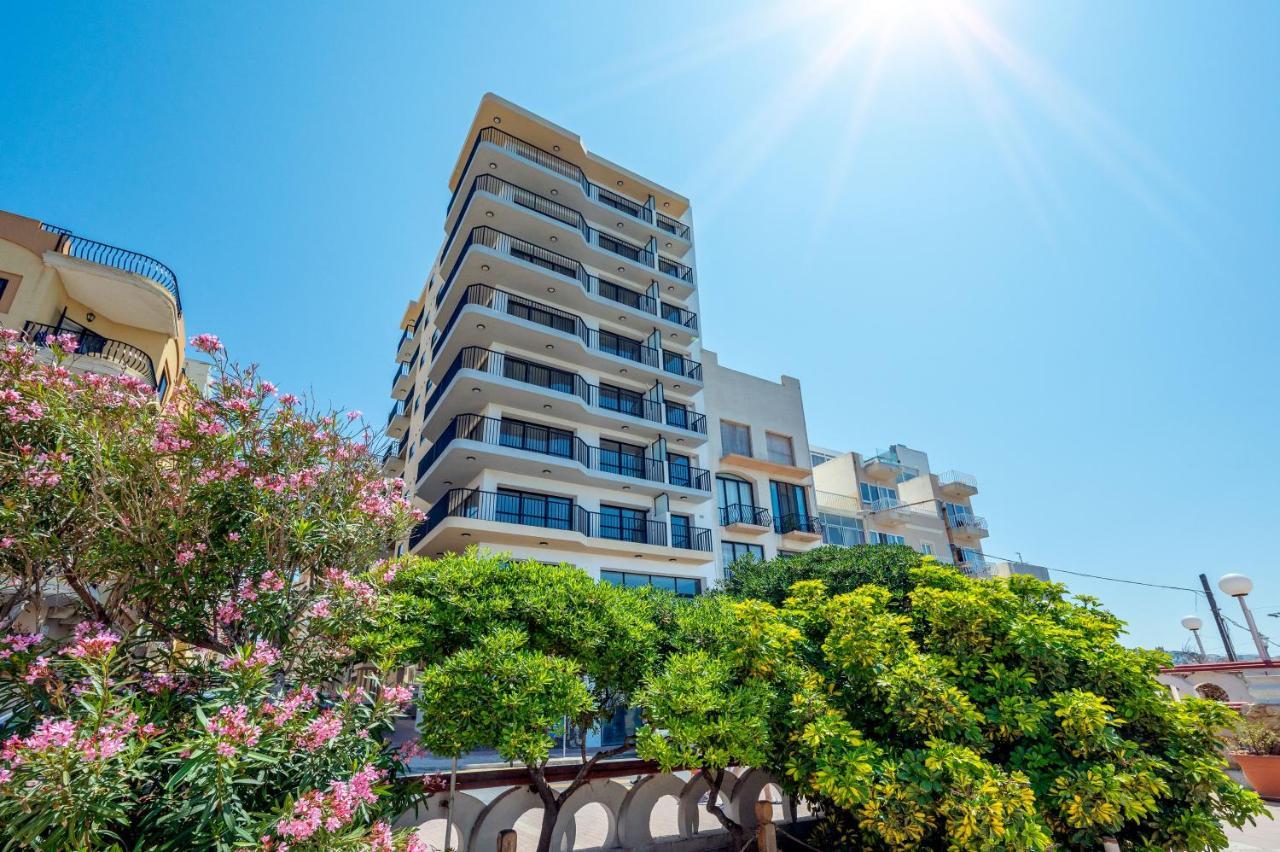 Islet Promenade Seafront Family Apartment With 2 Balconies By Getawaysmalta St. Paul's Bay Exterior foto